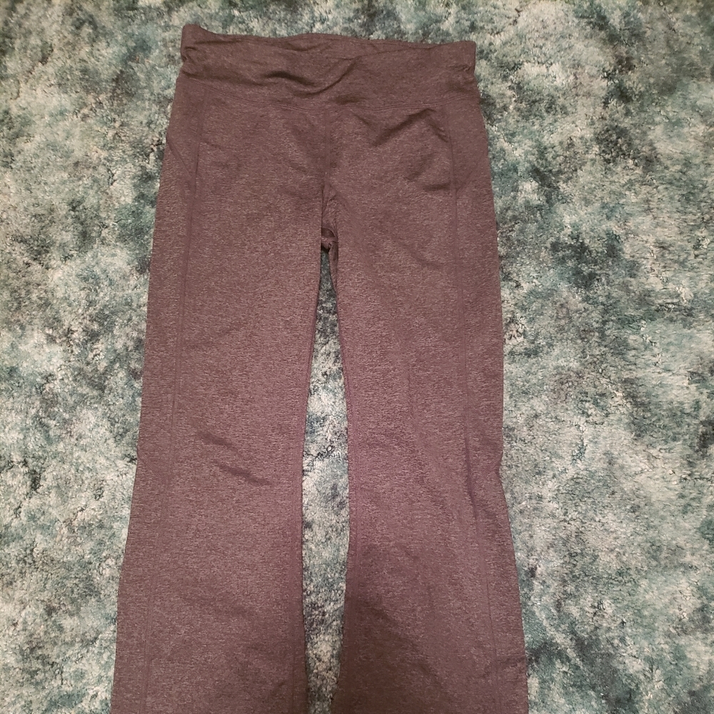 Skinny kick exercise pants